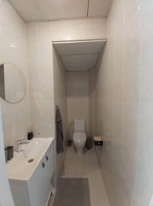 Spacious, 3-bedroom In Căn hộ *